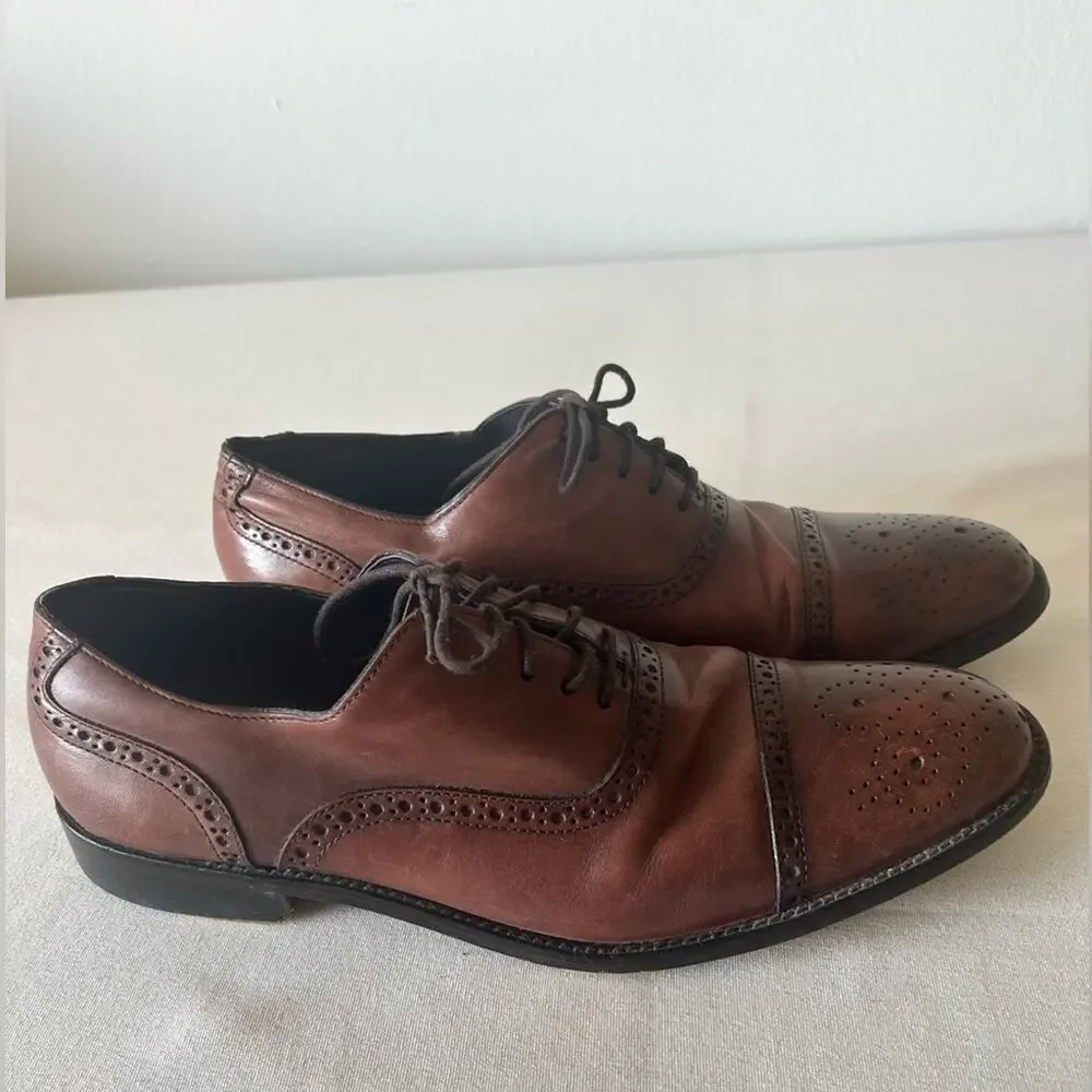 Banana Republic brown leather lace up wing tip Oxford dress shoes. Size 10.5